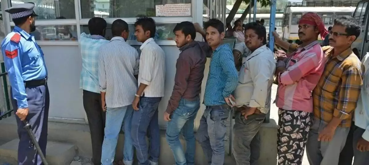 Migrant laborers leaving Jammu and Kashmir; fear due to terrorist threats