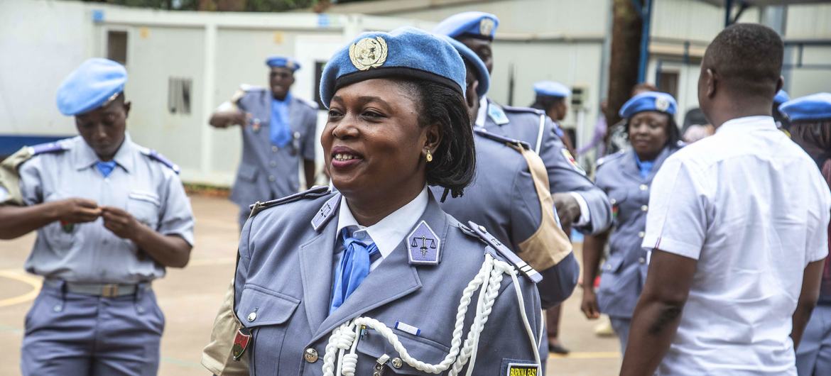 Téné Maimouna Zoungrana is a corrections officer from Burkina Faso serving with the UN Mission in the Central African Republic (MINUSCA). Téné Maimouna Zoungrana is a corrections officer from Burkina Faso serving with the UN Mission in the Central African Republic (MINUSCA).