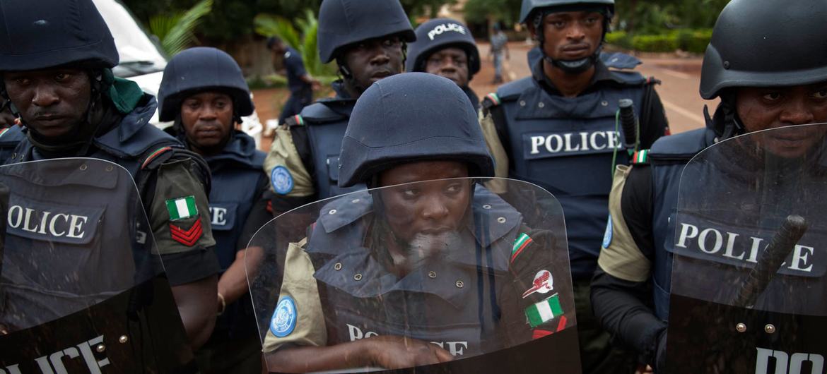 Senegalese and Nigerian UN police officers attend an Elise Initiative Fund-sponsored training with Malian police officers in Bamako, Mali. Senegalese and Nigerian UN police officers attend an Elise Initiative Fund-sponsored training with Malian police officers in Bamako, Mali.