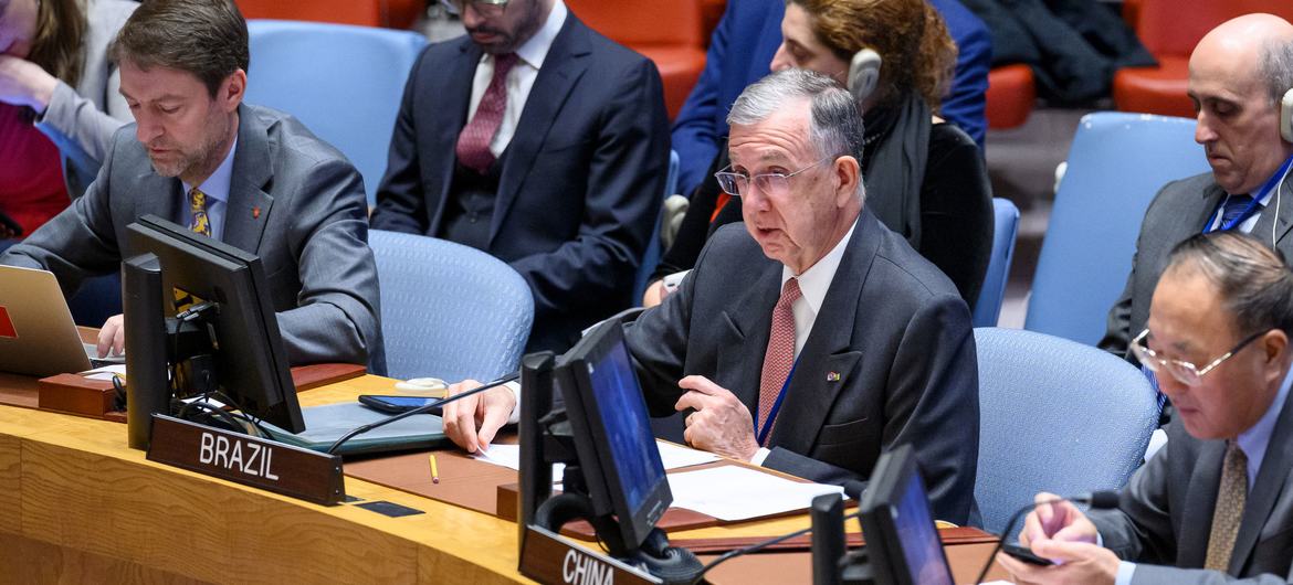 Ambassador Sérgio França Danese of Brazil addresses the Security Council meeting on the situation in the Middle East, including the Palestinian question. Ambassador Sérgio França Danese of Brazil addresses the Security Council meeting on the situation in the Middle East, including the Palestinian question.