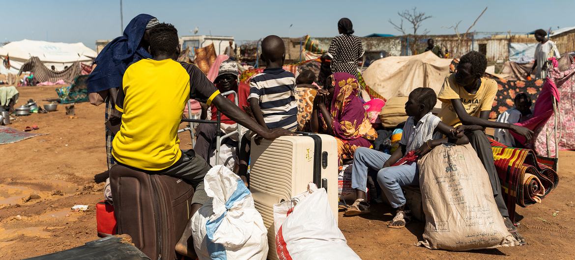 People displaced by conflict in Sudan cross over the border to South Sudan. People displaced by conflict in Sudan cross over the border to South Sudan.