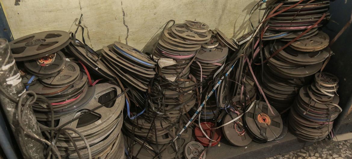 Much of Radio Mogadishu's analogue archive is in a poor state. Much of Radio Mogadishu's analogue archive is in a poor state.