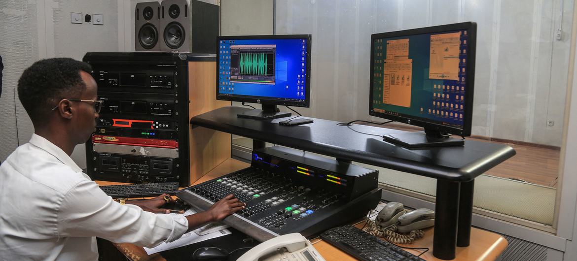 Radio Mogadishu is now broadcasting using digital technology. Radio Mogadishu is now broadcasting using digital technology.