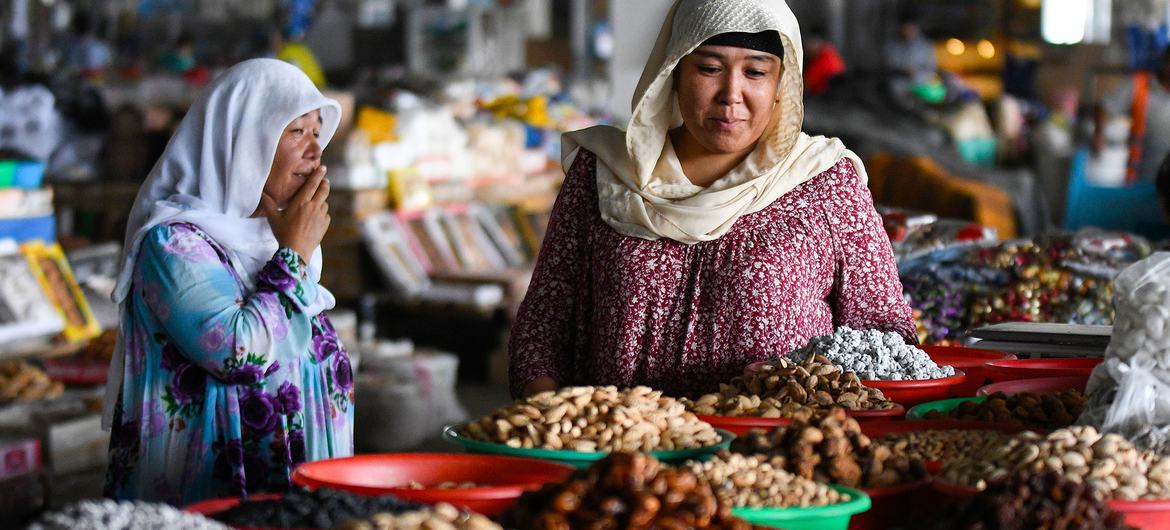 A woman shops at an indoor market in Hissar, Tajikistan. (file) A woman shops at an indoor market in Hissar, Tajikistan. (file)