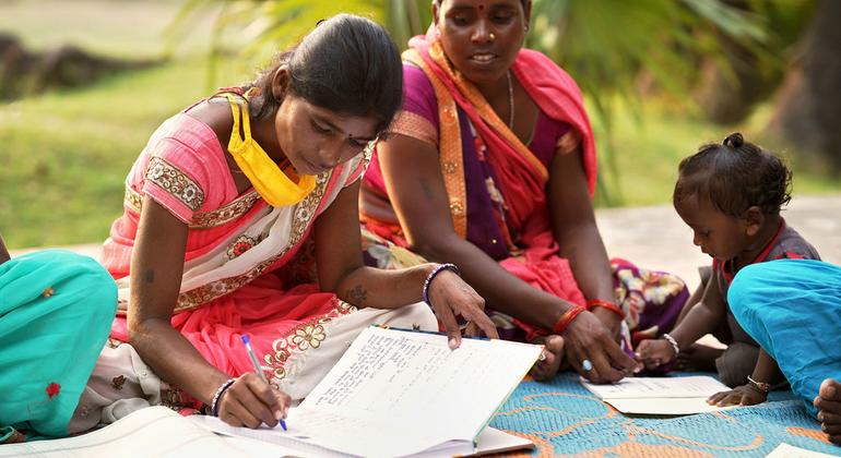 Women participate in a vocational learning programme in Bihar, India. Women participate in a vocational learning programme in Bihar, India.