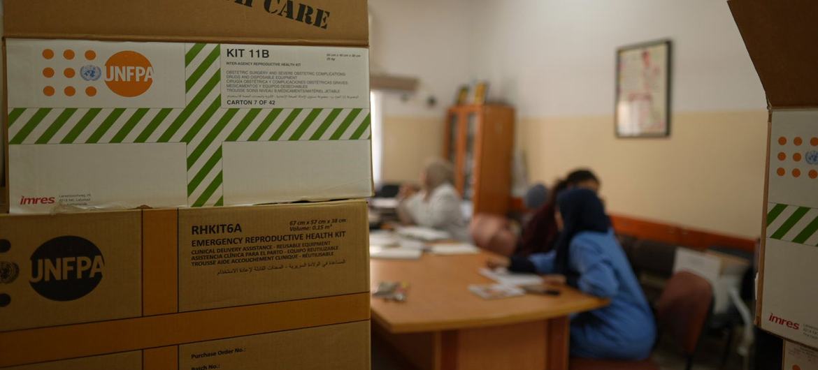 Reproductive health kits are delivered to Nasser hospital in Khan Younis. Reproductive health kits are delivered to Nasser hospital in Khan Younis.