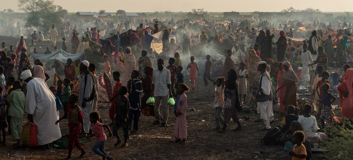 Displaced people arrive in South Sudan from Sudan through the Joda border crossing. Displaced people arrive in South Sudan from Sudan through the Joda border crossing.