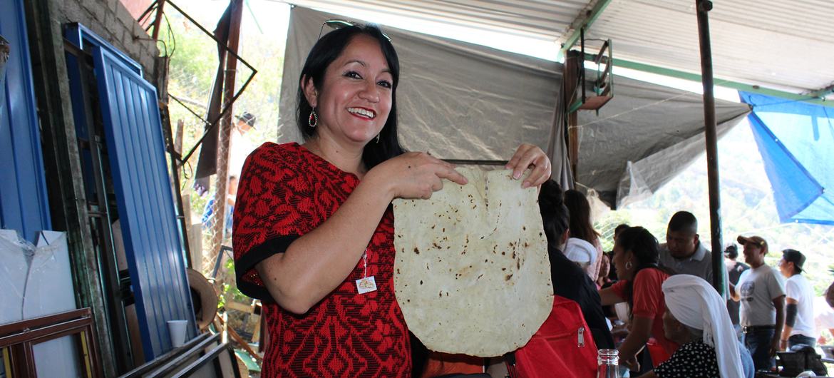 Nancy Nuñez coordinates a marketing network for artisanal products in Mexico. Nancy Nuñez coordinates a marketing network for artisanal products in Mexico.