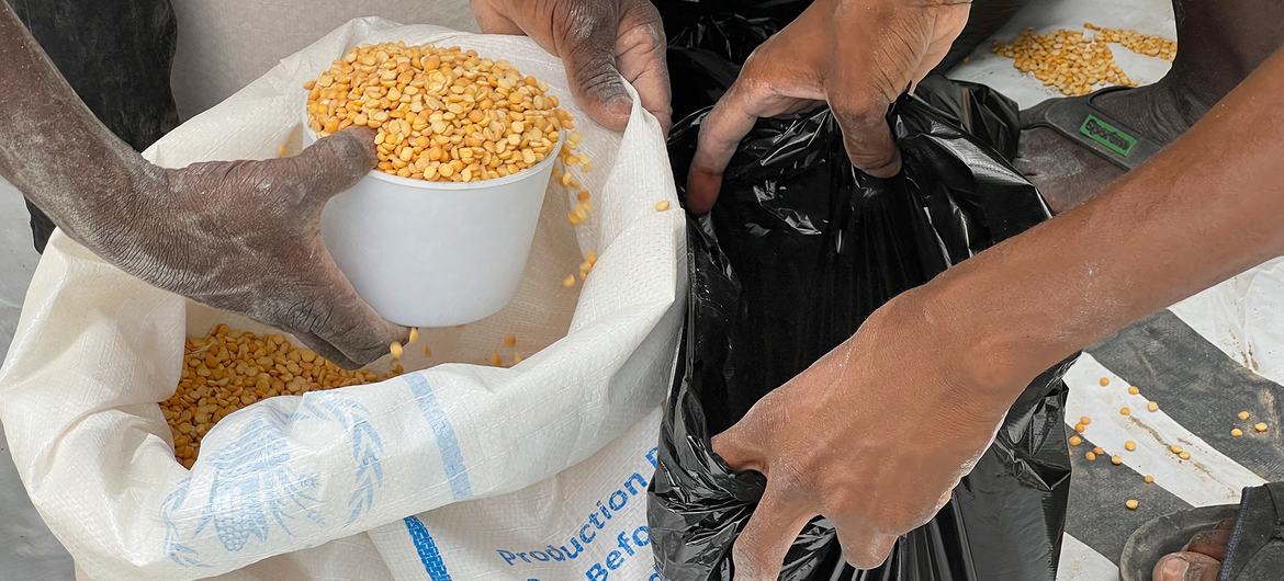 Grain is provided to people in Port Sudan who have fled conflict in Khartoum. Grain is provided to people in Port Sudan who have fled conflict in Khartoum.