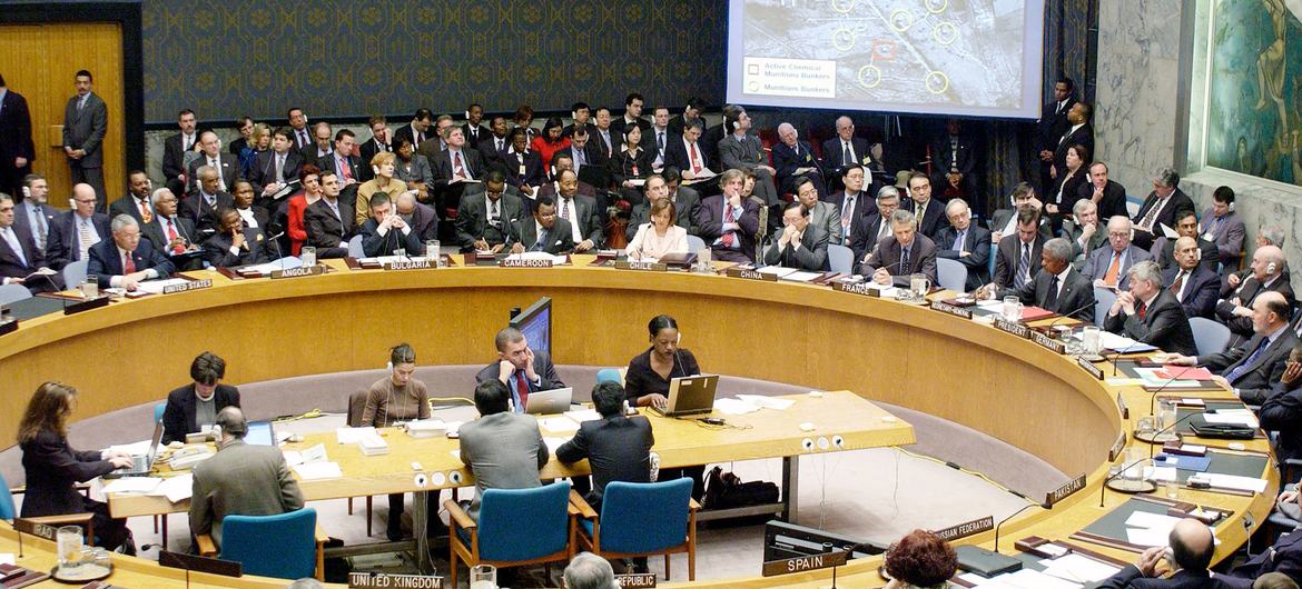 UN Meetings Coverage chief Mugeni Badjoko (far right centre table) was among a team of UN press officers covering US Secretary of State Colin Powell’s presentation to the Security Council in February 2003. (file) UN Meetings Coverage chief Mugeni Badjoko (far right centre table) was among a team of UN press officers covering US Secretary of State Colin Powell’s presentation to the Security Council in February 2003. (file)