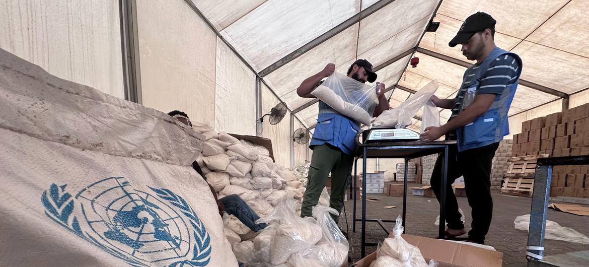 As the largest humanitarian organization in the Gaza Strip, UNRWA continues to provide aid to displaced people. As the largest humanitarian organization in the Gaza Strip, UNRWA continues to provide aid to displaced people.
