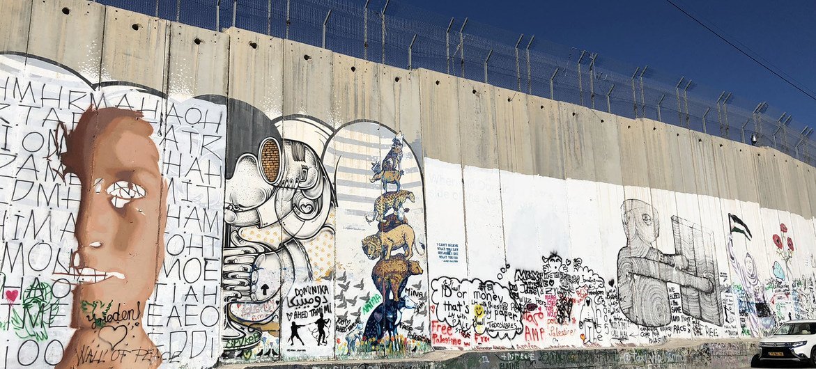 Part of a barrier between Israel and the West Bank in Bethlehem. (file) Part of a barrier between Israel and the West Bank in Bethlehem. (file)