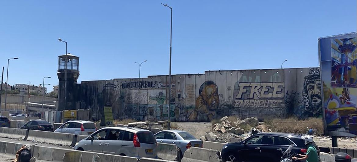 Qalandia checkpoint between East Jerusalem and Ramallah in the West Bank. (file) Qalandia checkpoint between East Jerusalem and Ramallah in the West Bank. (file)