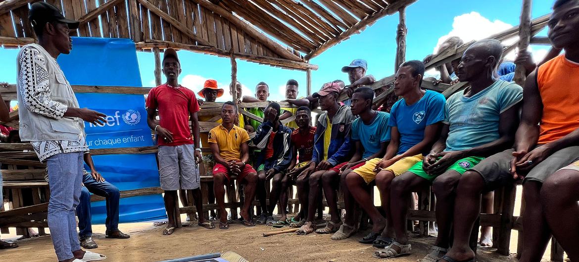 Men meet once a month to discuss gender issues and how to act in a positive way towards women. Men meet once a month to discuss gender issues and how to act in a positive way towards women.