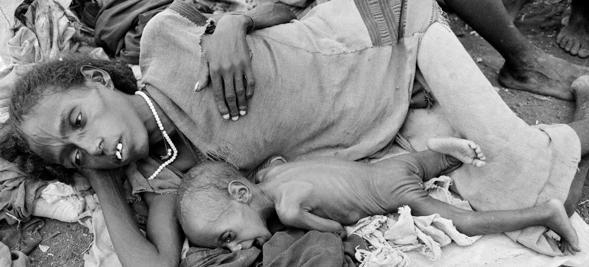 A mother and her child rest at a relief centre in Bati, Ethiopia, in 1984. (file) A mother and her child rest at a relief centre in Bati, Ethiopia, in 1984. (file)