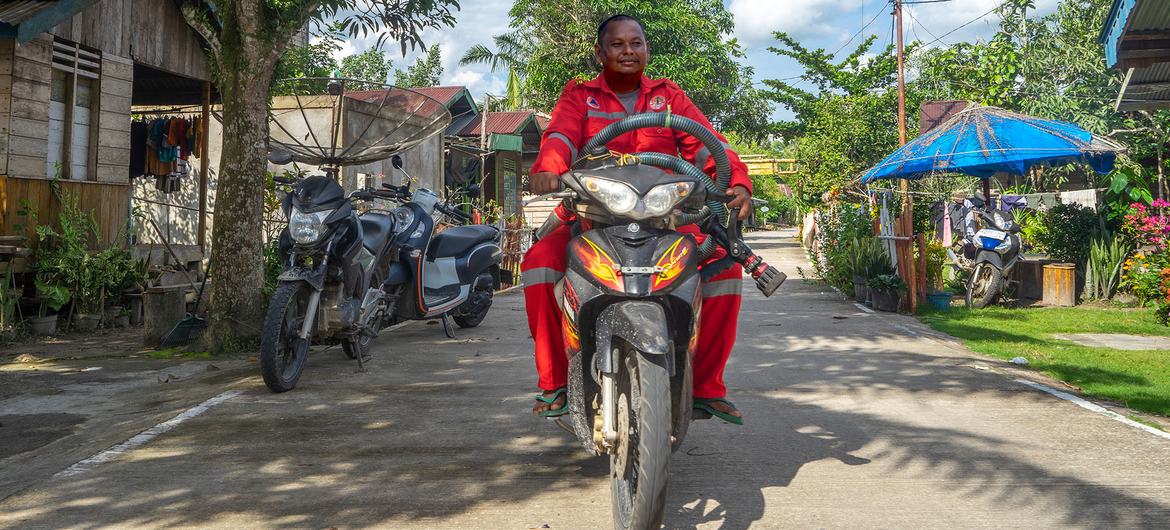 Volunteer firefighter Marlizar in Teluk Meranti Village, Riau. Volunteer firefighter Marlizar in Teluk Meranti Village, Riau.